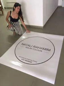 מדבקה שקופה לחלון - לאחר ההדפסה